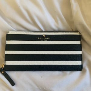 Striped wallet ❤️